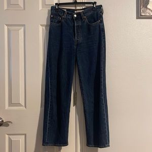 LEVI'S PREMIUM Ribcage Straight. Medium Indigo Wash Size 27. Inseam 27.